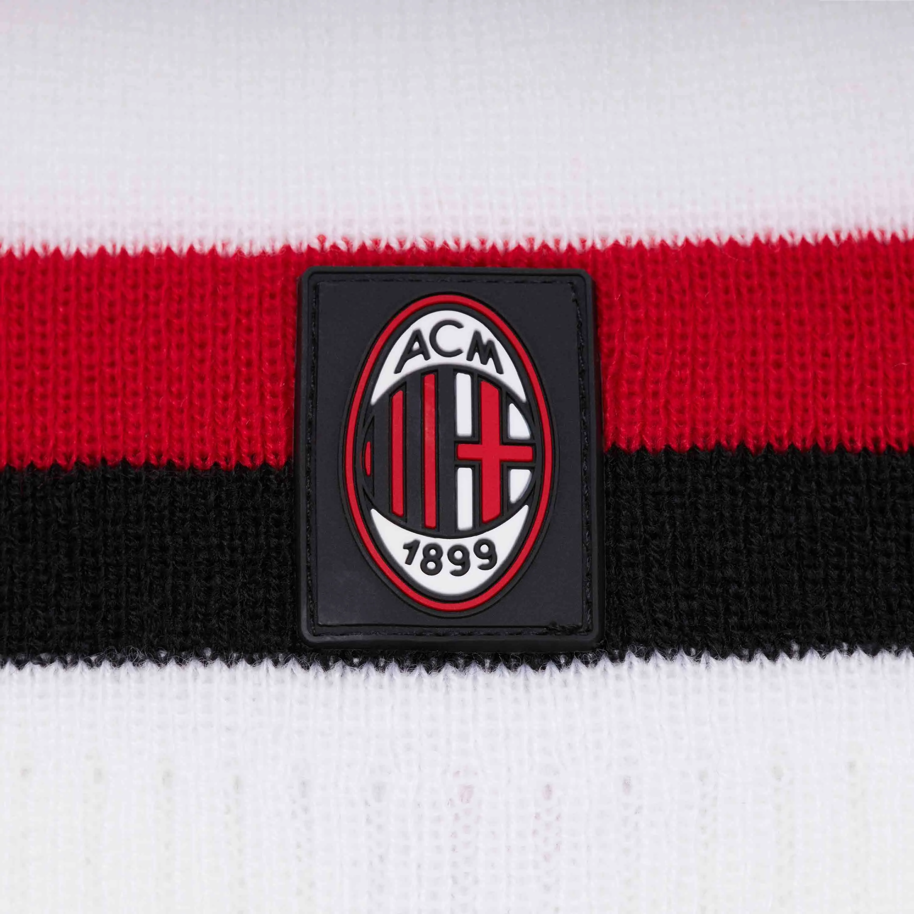 BERRETTO MILAN CON BANDA ROSSONERA E PATCH LOGO