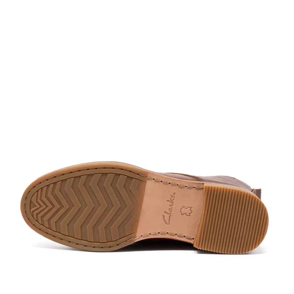 CLARKS Clarkdale Lace Dark Tan