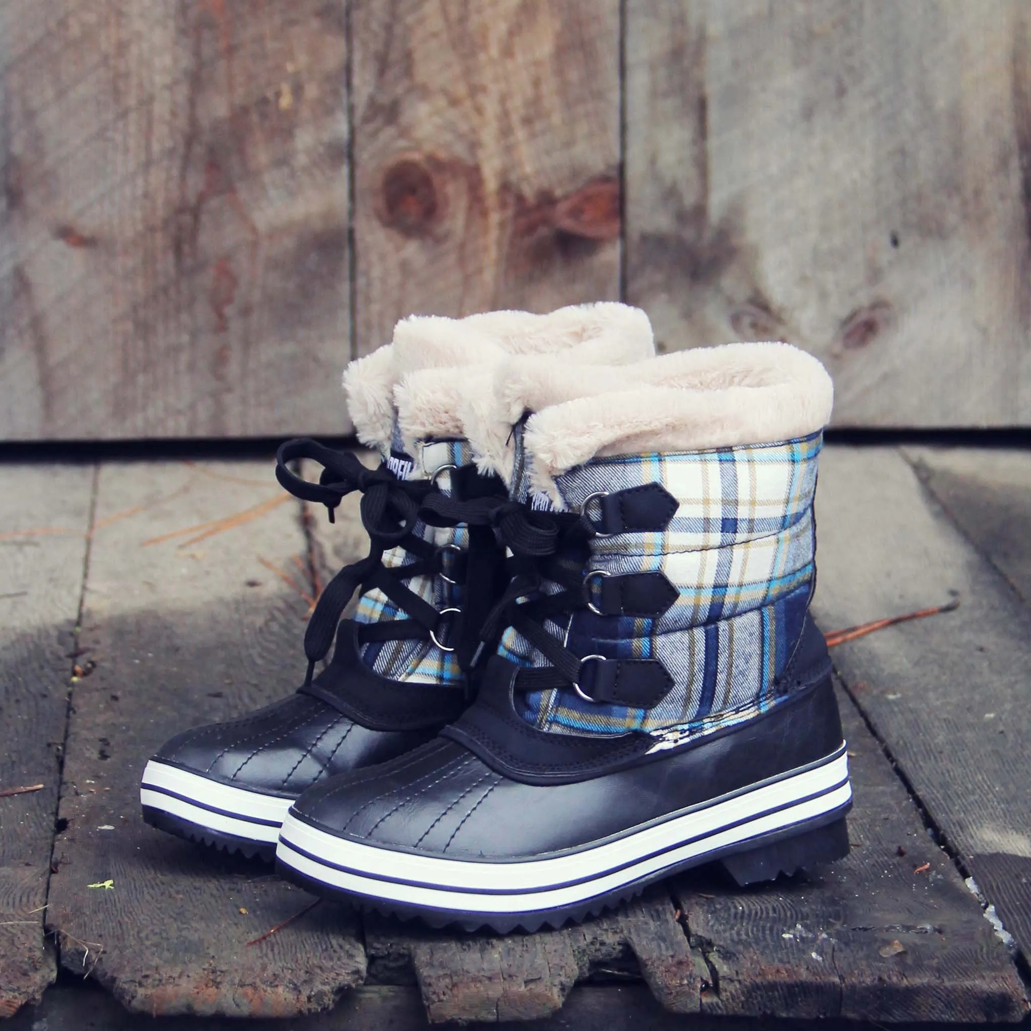 Eskimo Plaid Snow Boots in Navy