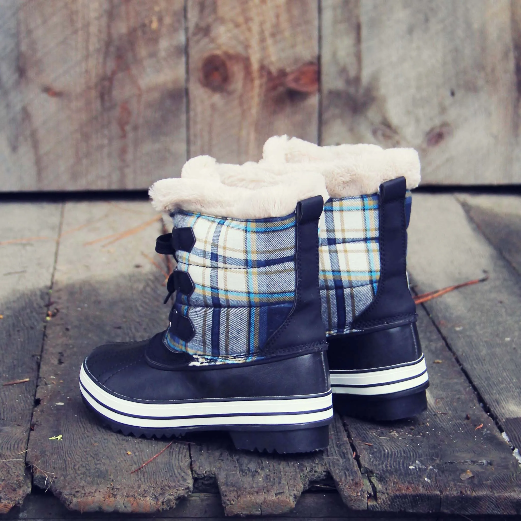 Eskimo Plaid Snow Boots in Navy