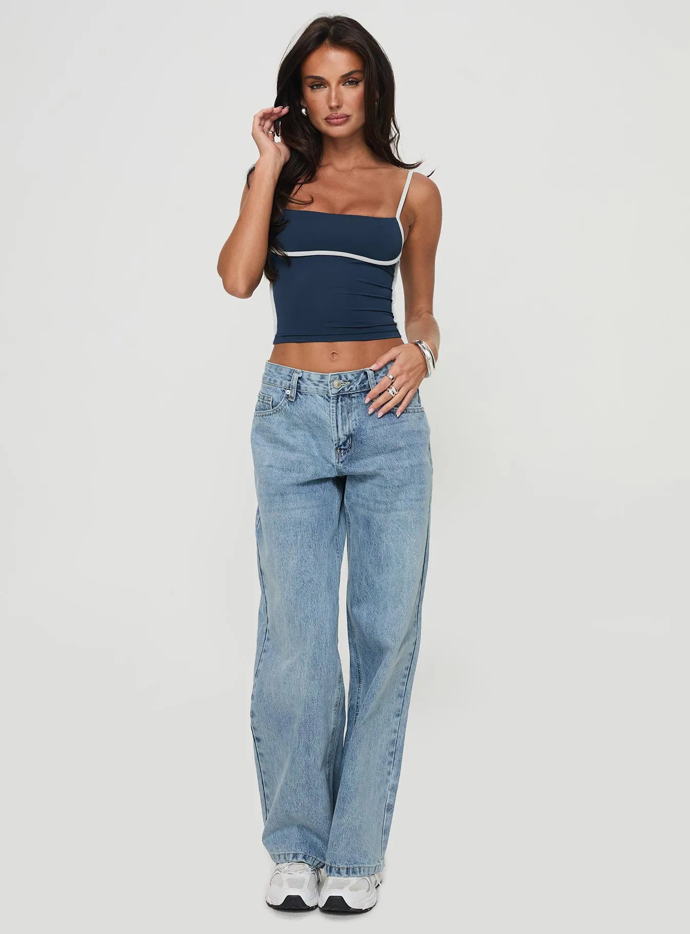 Serenitia Mid Rise Relaxed Jeans Light Wash