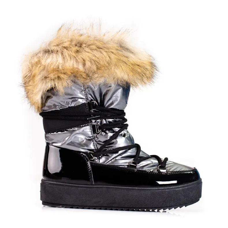 Women's snow boots on a platform with fur black