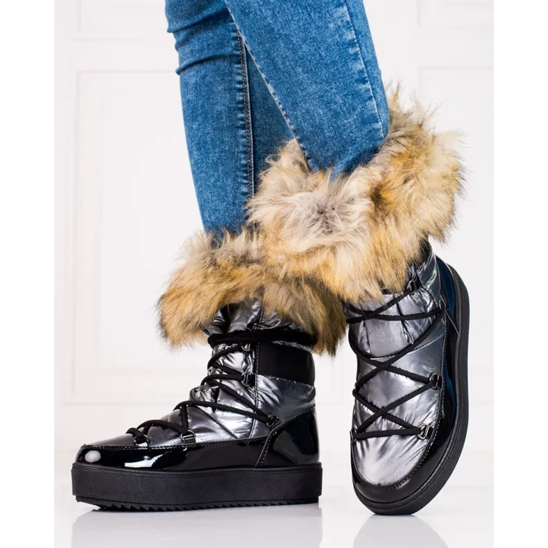 Women's snow boots on a platform with fur black